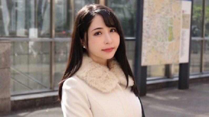 SLAP147 未知女优超短裙骑自行车，裙底风光大走光极致诱惑