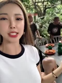 3D巨乳女仆侍奉 风韵熟女被狂操到淫水狂喷，大奶晃动高潮迭起！