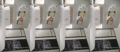 老黑抓著妹子樓道裡到處操