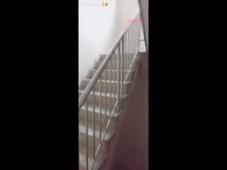 美国斩首惊魂！印度裔男子头颅被当足球踢后扔垃圾桶 凶手大摇大摆扬长而去 妻儿亲眼目睹惨剧！