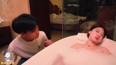 絕美可愛氣質銀行職員美咲22歲，為了完成理想初次下海拍攝AV！