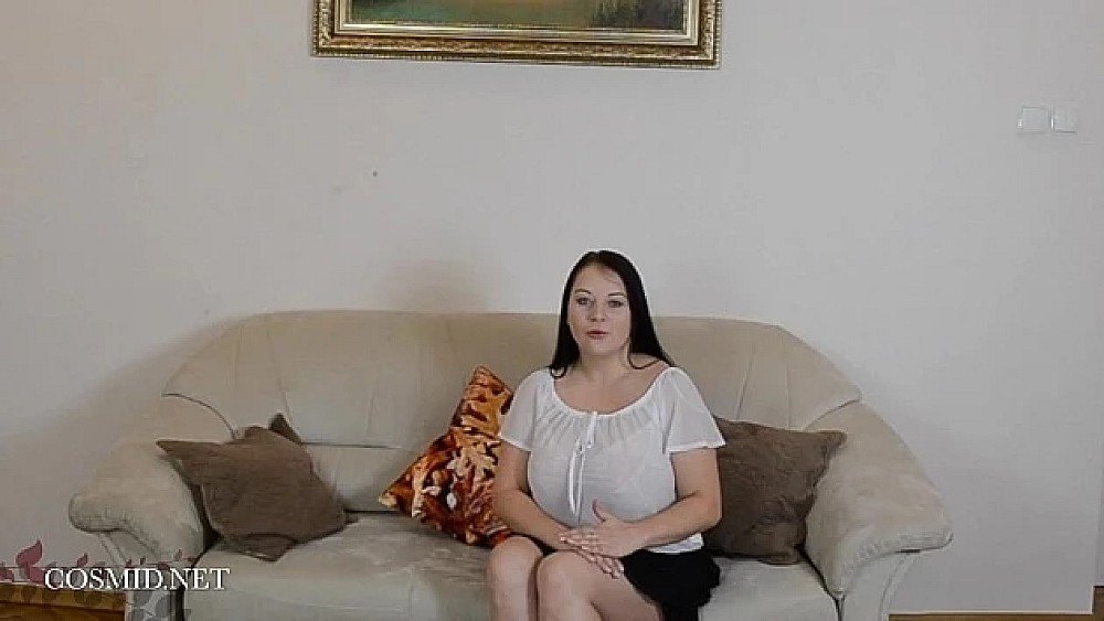 我的逼骚不骚，黑不黑 小母狗媚态百出娇笑求打主动扭腰迎合鸡巴的冲击