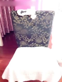 【小萝莉淫乱调教】薄纱情趣粉嫩胴体 各种道具琳琅满目