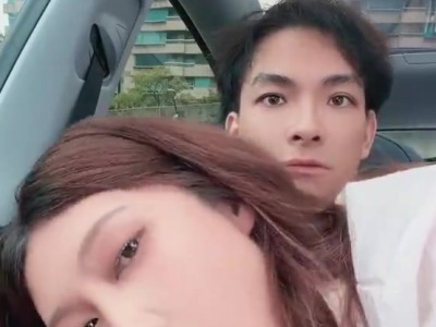 淫蕩学生妹在移动的车上被干到高潮好几次-斑斑