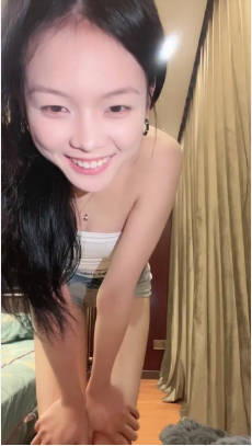 【02年表姐】高颜校花 黑丝大长腿 模特身材 美乳翘臀 道具自慰 无套啪啪 吃鸡骑乘 揉奶 (5)