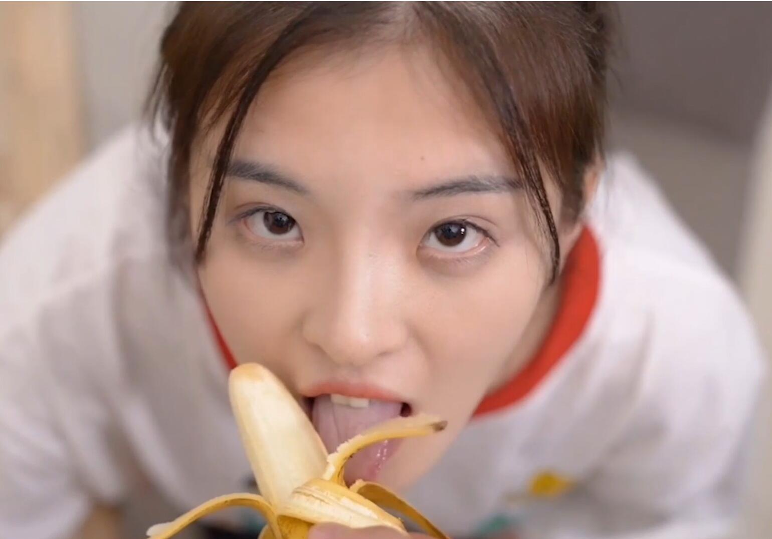 麻豆传媒MD0044兄妹蕉谈.林予曦.芭蕉香蕉分不清.哥哥手把手教学.近亲荒唐性爱