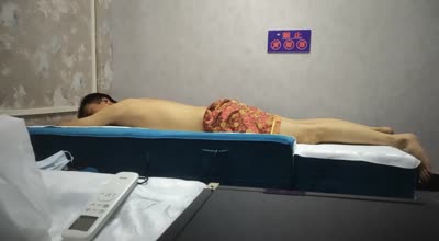 眼镜小哥还没开始按摩老二就翘得老高-燕姐