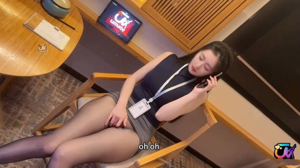 2026年3月最新，播音系05女大嫩妹，【小美miyoki】，颜值高身材好，美腿黑丝，酒店内来一场新年的第一次碰撞！