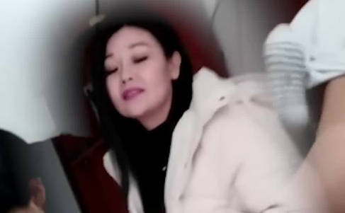 郊区的徐娘半老风韵美熟女-goporno