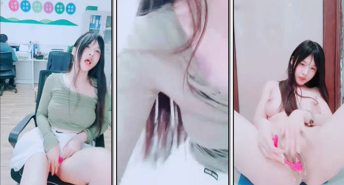 公司白领【樊樊】全身白嫩细腻 超大美乳 嫩穴 上班背对同事 裸空跳蛋喷水 厕所爆浆 (3)