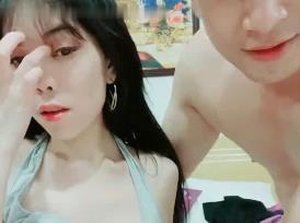男约炮越南肤白妹子啪啪大秀_骑乘后入多种姿势换着勐操抱起来干.