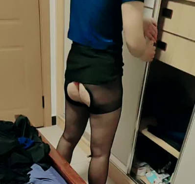 大奶继母当继子的面换衣服被爆操