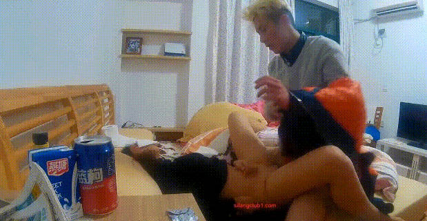 小姐姐网恋性怪癖渣男出租屋被故意晕倒玩了一次死猪玩边肏边玩弄乳头操的很嗨呀